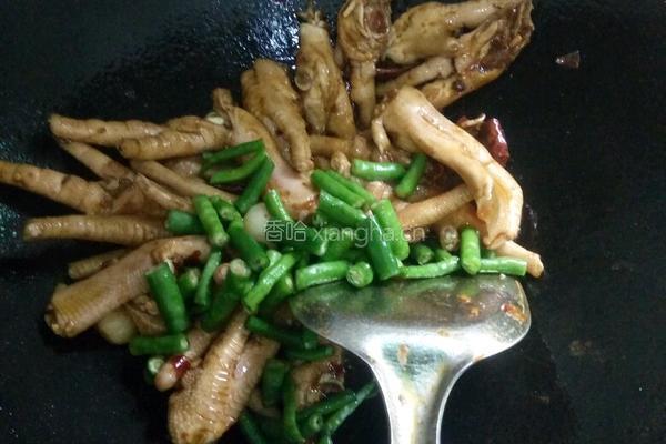 鸡脚烧四季豆的做法图解6