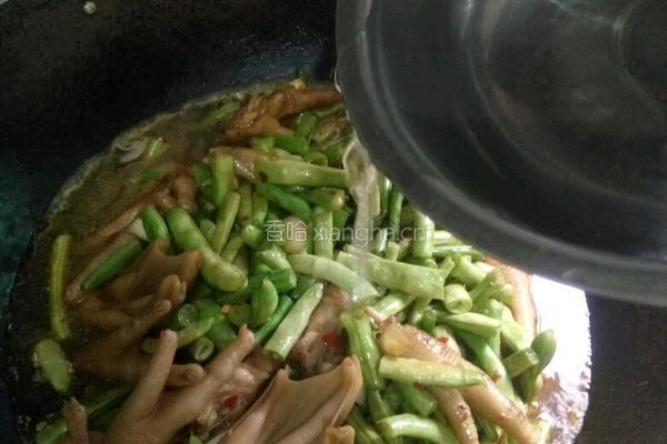 鸡脚烧四季豆的做法图解8