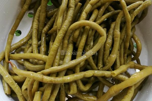 酸豆角炒肉末的做法图解2