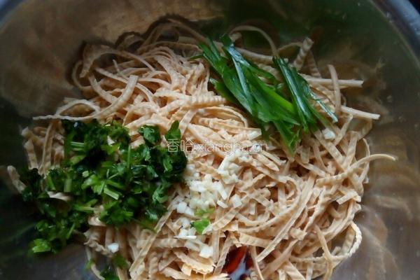 凉拌豆腐丝的做法图解2