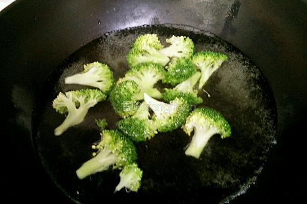 西兰花沙拉的做法图解5