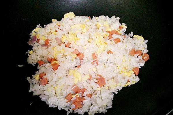 洋葱火腿炒饭的做法图解7