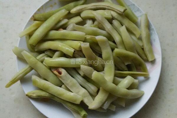 麻汁蒜泥拌芸豆的做法图解2