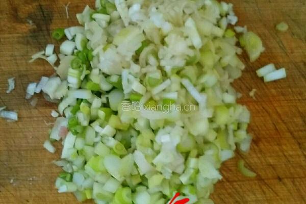 猪肉大葱水饺的做法图解3