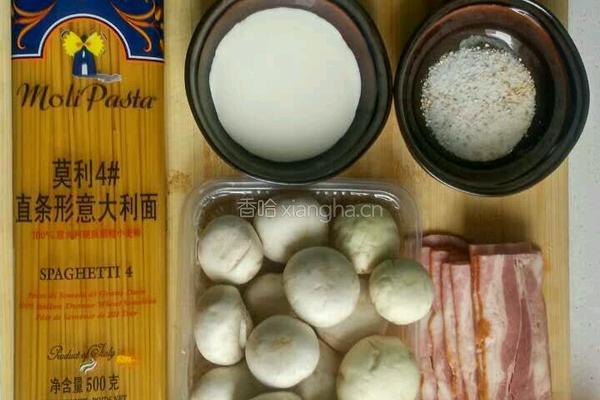 奶油蘑菇培根意大利面的做法图解1