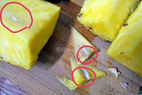 凤梨(菠萝)家常切削法的做法图解4