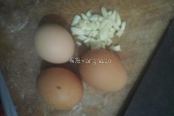柿子椒炒蛋的做法图解2