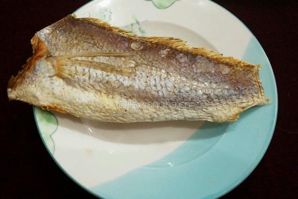 咸鱼炒豆角的做法图解1