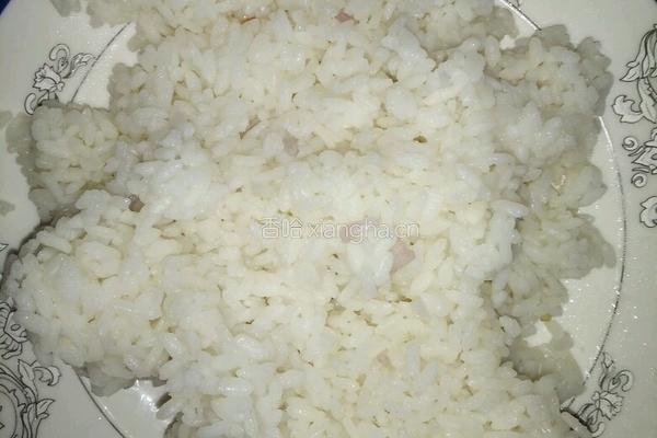 培根蛋炒饭的做法图解1