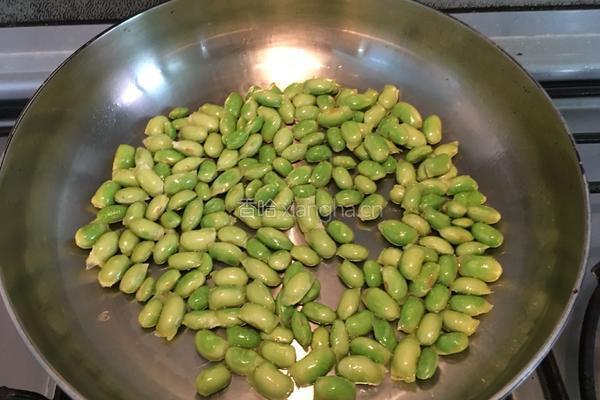 毛豆鸡蛋饼的做法图解2