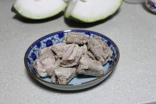 冬瓜排骨汤的做法图解2