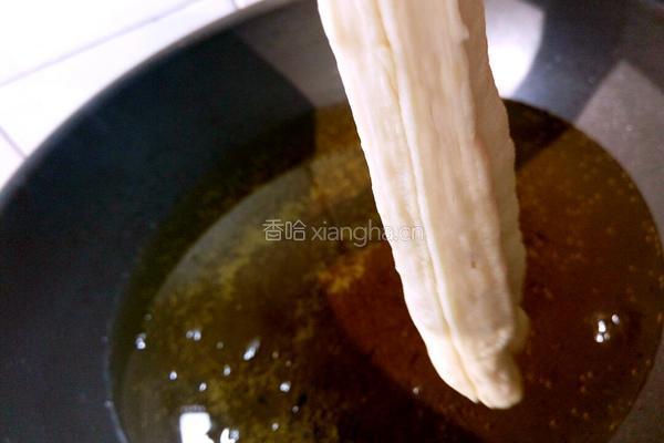 自炸油条的做法图解12