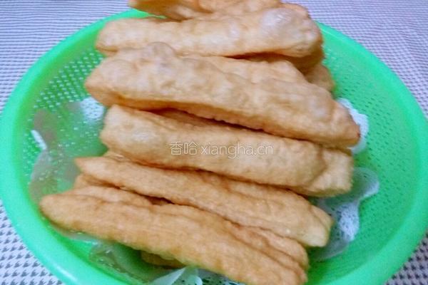 自炸油条的做法图解16