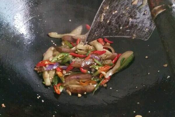 辣椒炒茄子的做法图解6