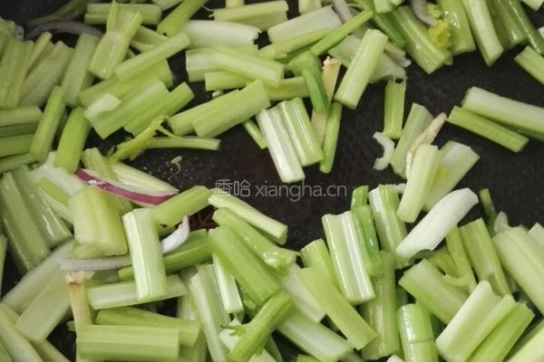 芹菜粉条的做法图解4