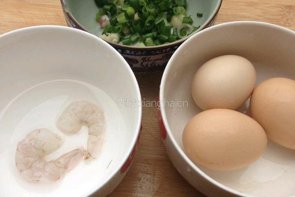 虾仁蒸蛋的做法图解1