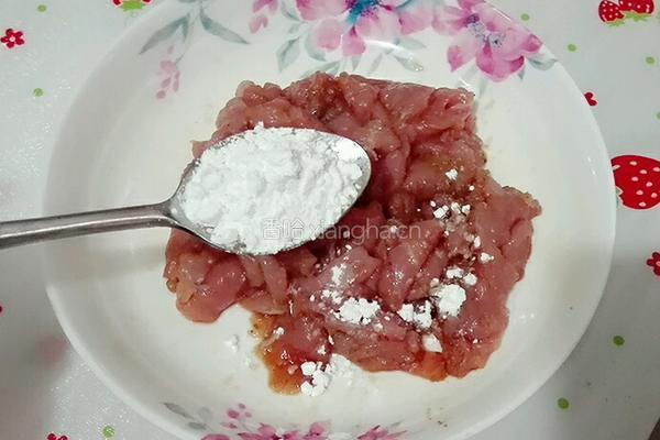 肉片蒜苔的做法图解2