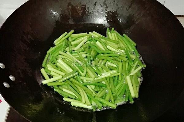 肉片蒜苔的做法图解4