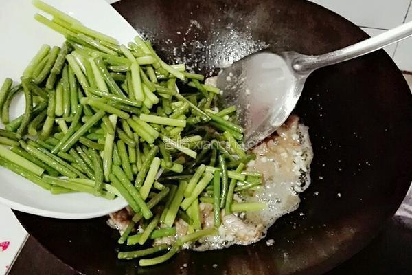肉片蒜苔的做法图解7