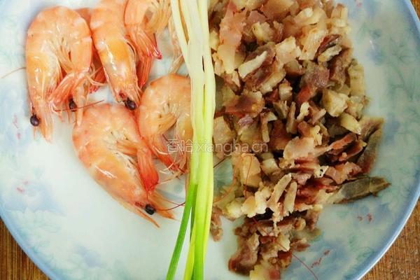 香肠鲜虾饼的做法图解3