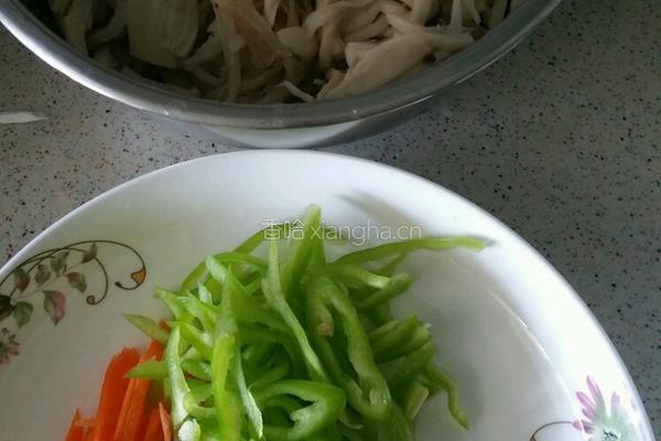 干煸杏鲍菇的做法图解2
