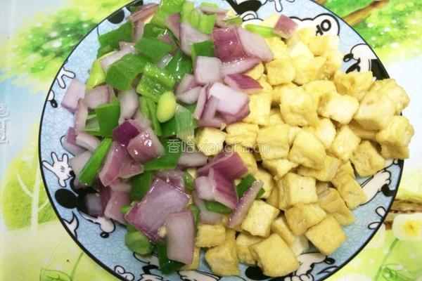 鱿鱼豆腐丁的做法图解7