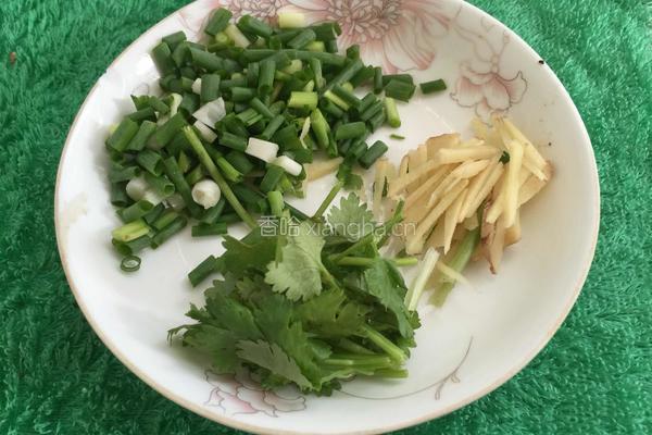 皮蛋瘦肉粥的做法图解3