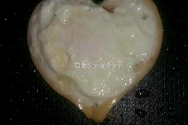 爱心煎蛋的做法图解2