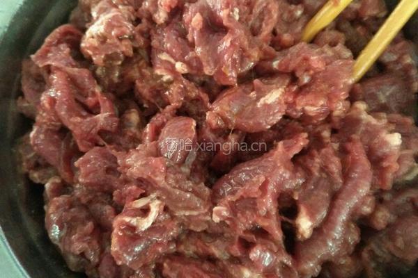 牛肉炒粿条的做法图解3