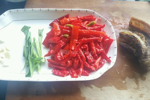 泡椒腊肉的做法图解1