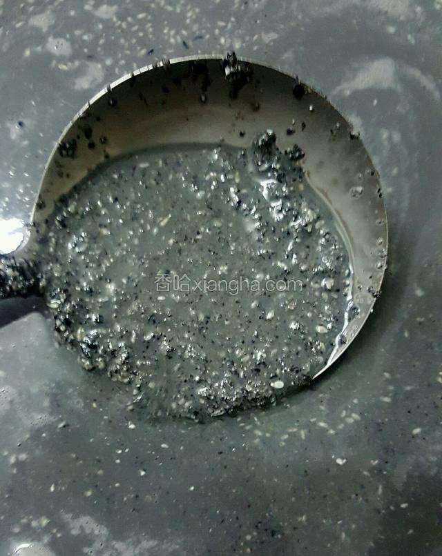 这是刚磨了第一轮的芝麻