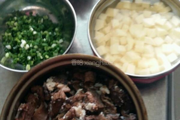 牛肉炒饭的做法图解1