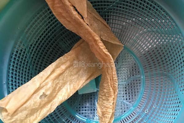 大白菜炒人造肉的做法图解1