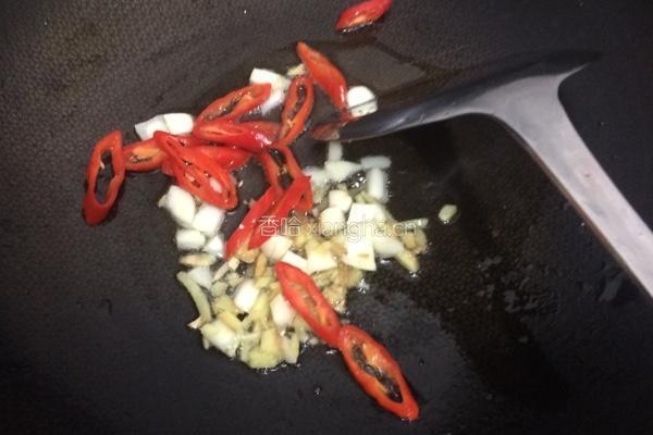 酸豆角炒鸡胗的做法图解2