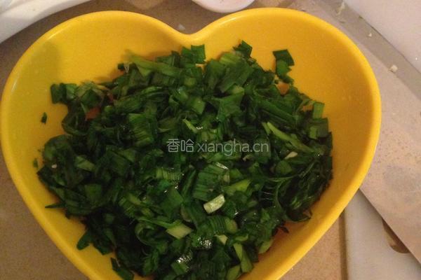 生煎韭菜饺子的做法图解1