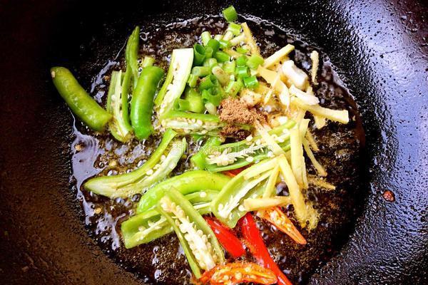 干煸香辣土豆条的做法图解5