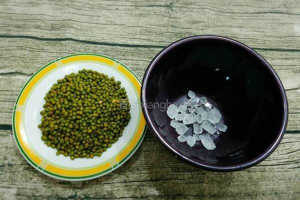冰糖绿豆汤的做法图解1