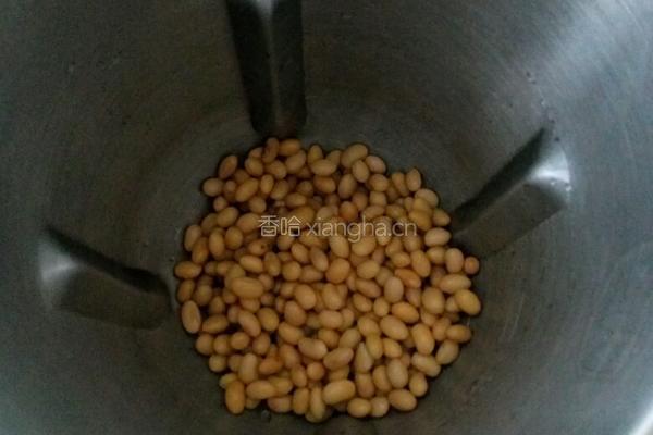 红枣黑芝麻豆浆的做法图解1