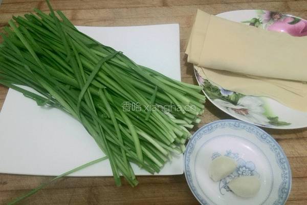 韭菜炒豆片的做法图解1