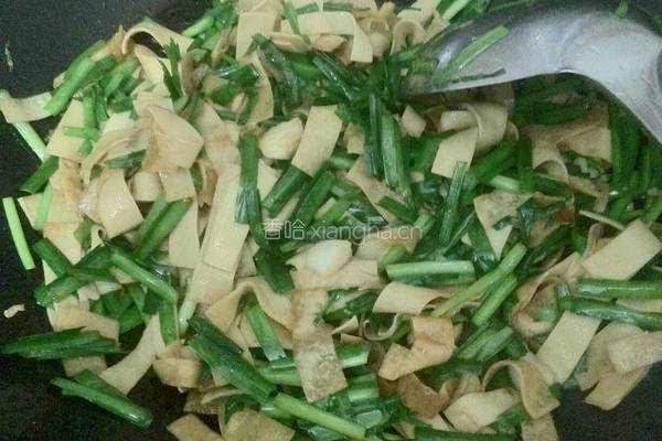 韭菜炒豆片的做法图解6