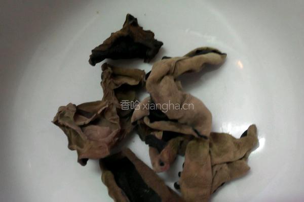 木耳红chao汤的做法图解1