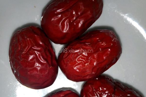 木耳红chao汤的做法图解2