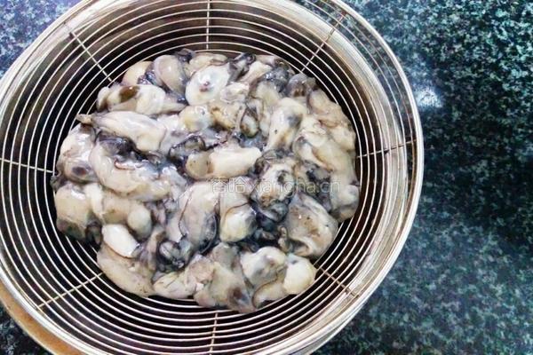 蛤蜊煎蛋的做法图解1