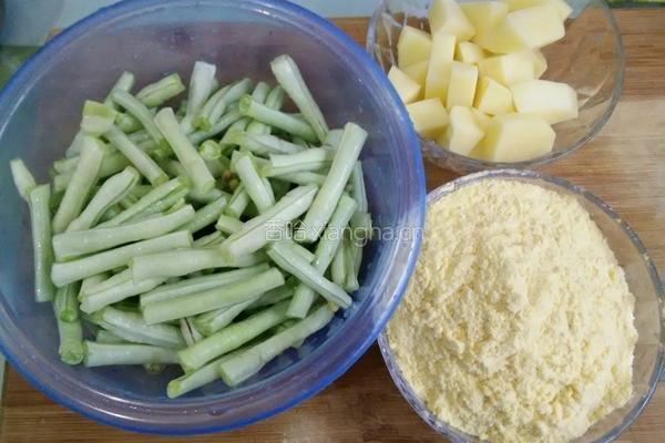 长豆角土豆焖玉米饭的做法图解3