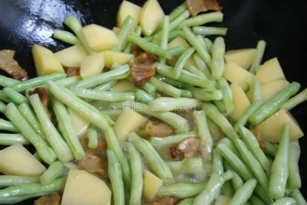 长豆角土豆焖玉米饭的做法图解6