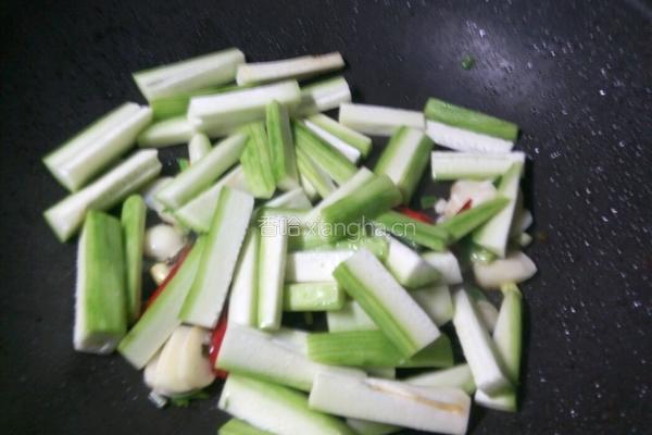 油条烩丝瓜的做法图解8