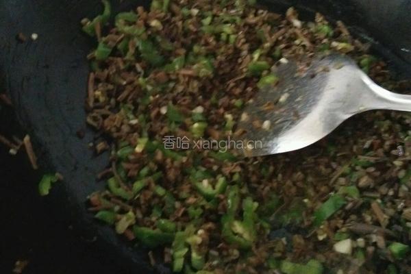 青椒炒蕨菜干的做法图解4