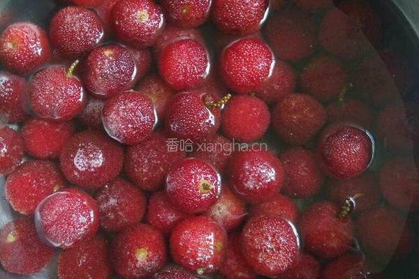 冰镇杨梅汤的做法图解2