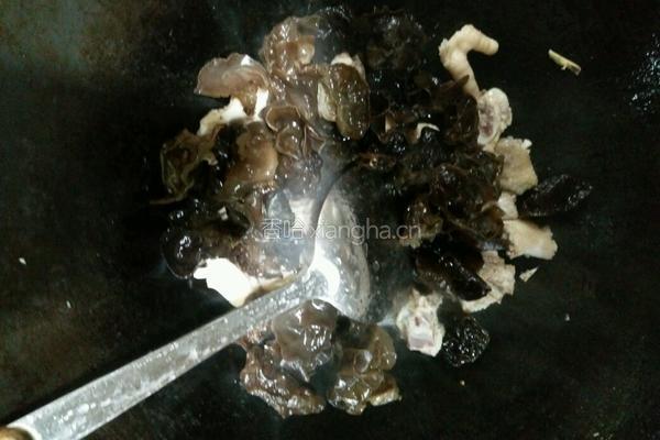 黑木耳炒鸡肉的做法图解5