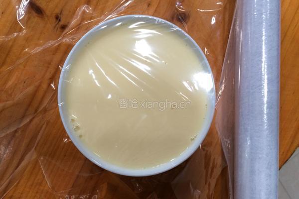 牛奶炖蛋的做法图解5